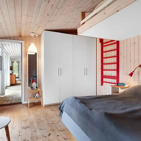 Vakantiehuis Charming Lovely Forest House