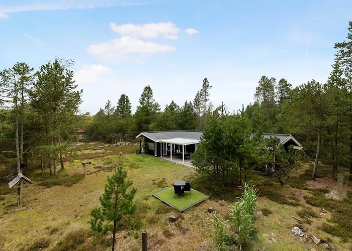 Charming & Lovely Forest House